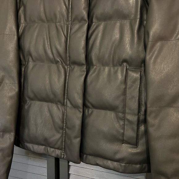Abercrombie Ultra Mini Vegan Leather Puffer - Size L - Picture 5 of 5